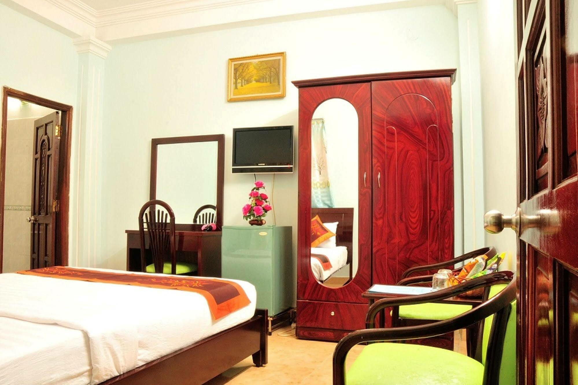 Ha Trang Hotel Хошимин Екстериор снимка