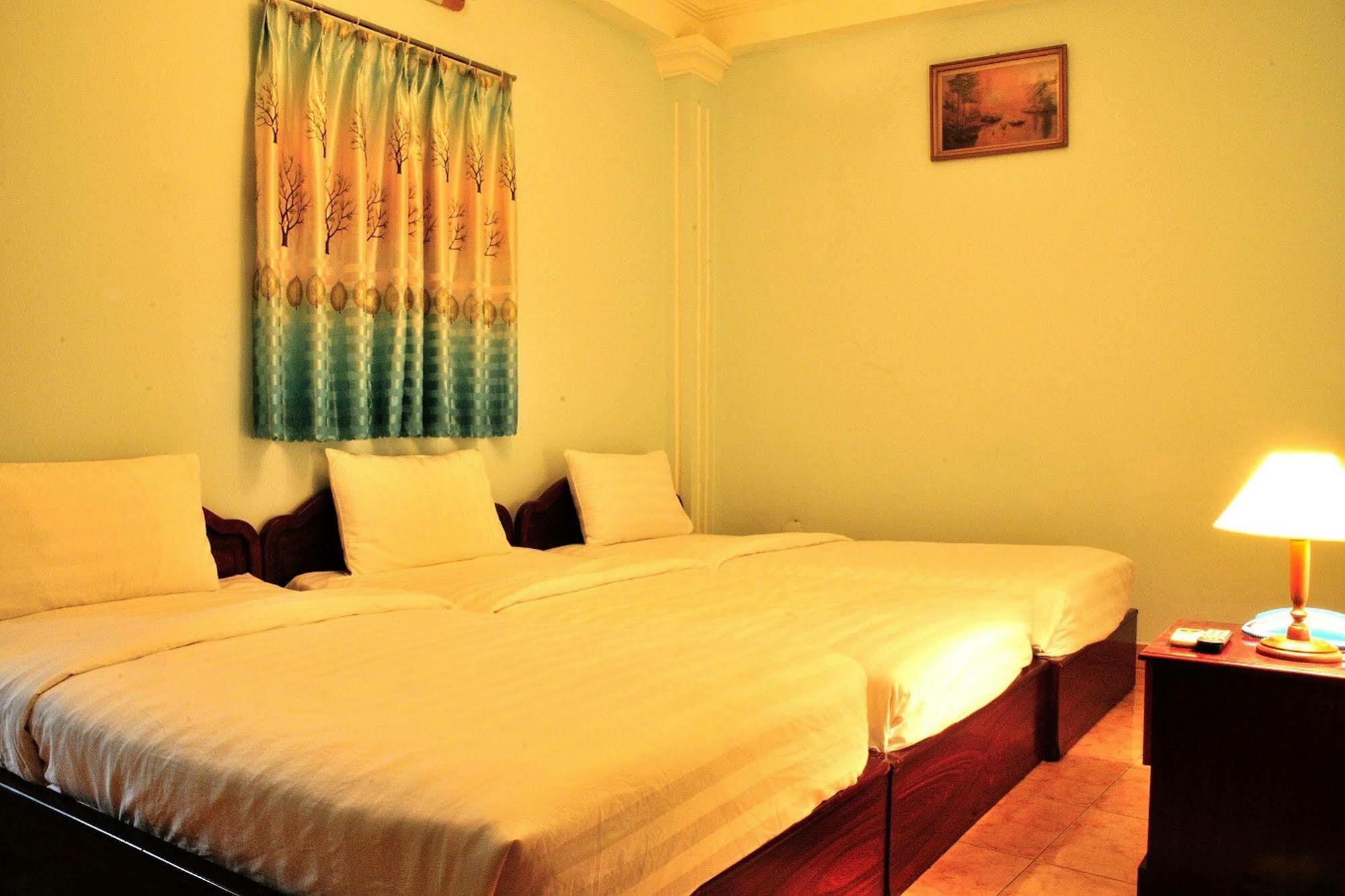 Ha Trang Hotel Хошимин Екстериор снимка