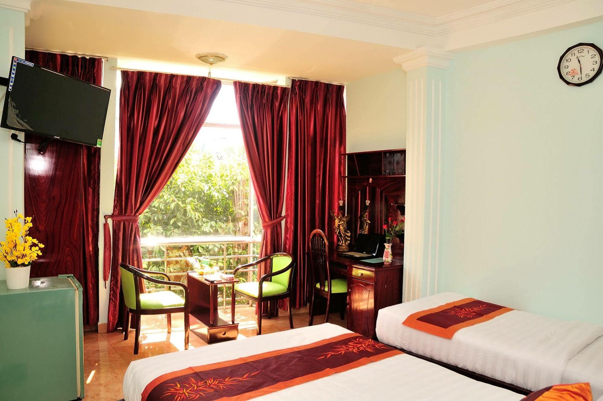 Ha Trang Hotel Хошимин Екстериор снимка